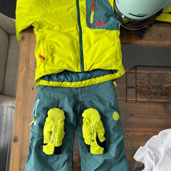 Kids STIO Ski Outfit with Helmet & Gloes - Picture 1 of 11